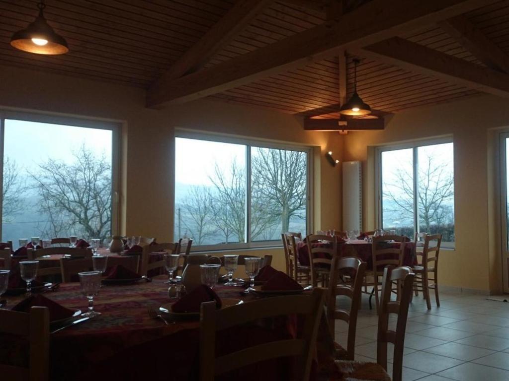 La Ferme Du Chapi Hotel Saint-Laurent-dʼOingt Buitenkant foto